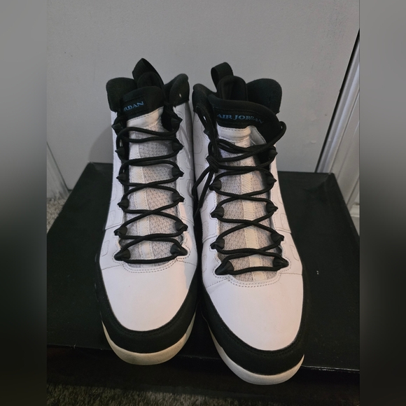 Nike Air Jordan 9 Retro Sneakers - Picture 4 of 8